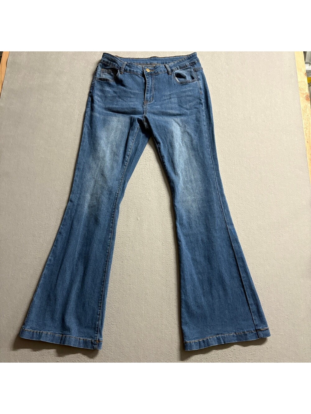 Shein Womens Flare Jeans Size 32 Medium Wash Blue Denim Stretch Bell Bottoms